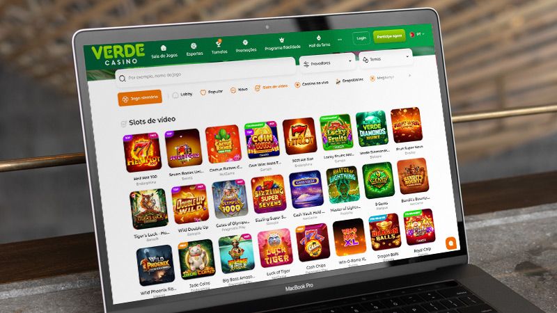 Página de Slots do casino Verde no laptop
